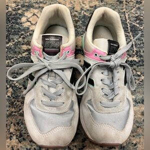 New Balance Women's size 7.5, 574 Gray and Pink Sneakers
